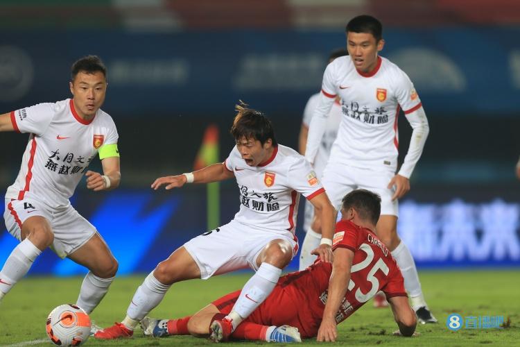 足球报:10月31日清欠节点对各队是真正难关 河北武汉情况最严重