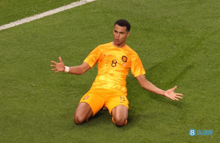 罗马诺:埃因霍温今夏为加克波标价5000万欧,曼联最终选择安东尼