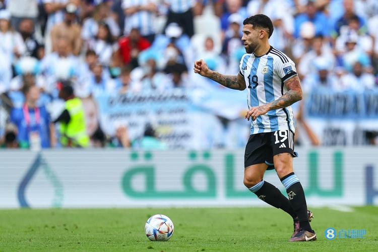 热议阿根廷1-2沙特：阿根廷球迷“RNM退钱” 水平已被国足追上