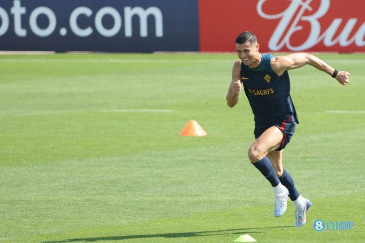 天空:C罗将缺席赛前发布会,他是今天唯一不接受采访的队长