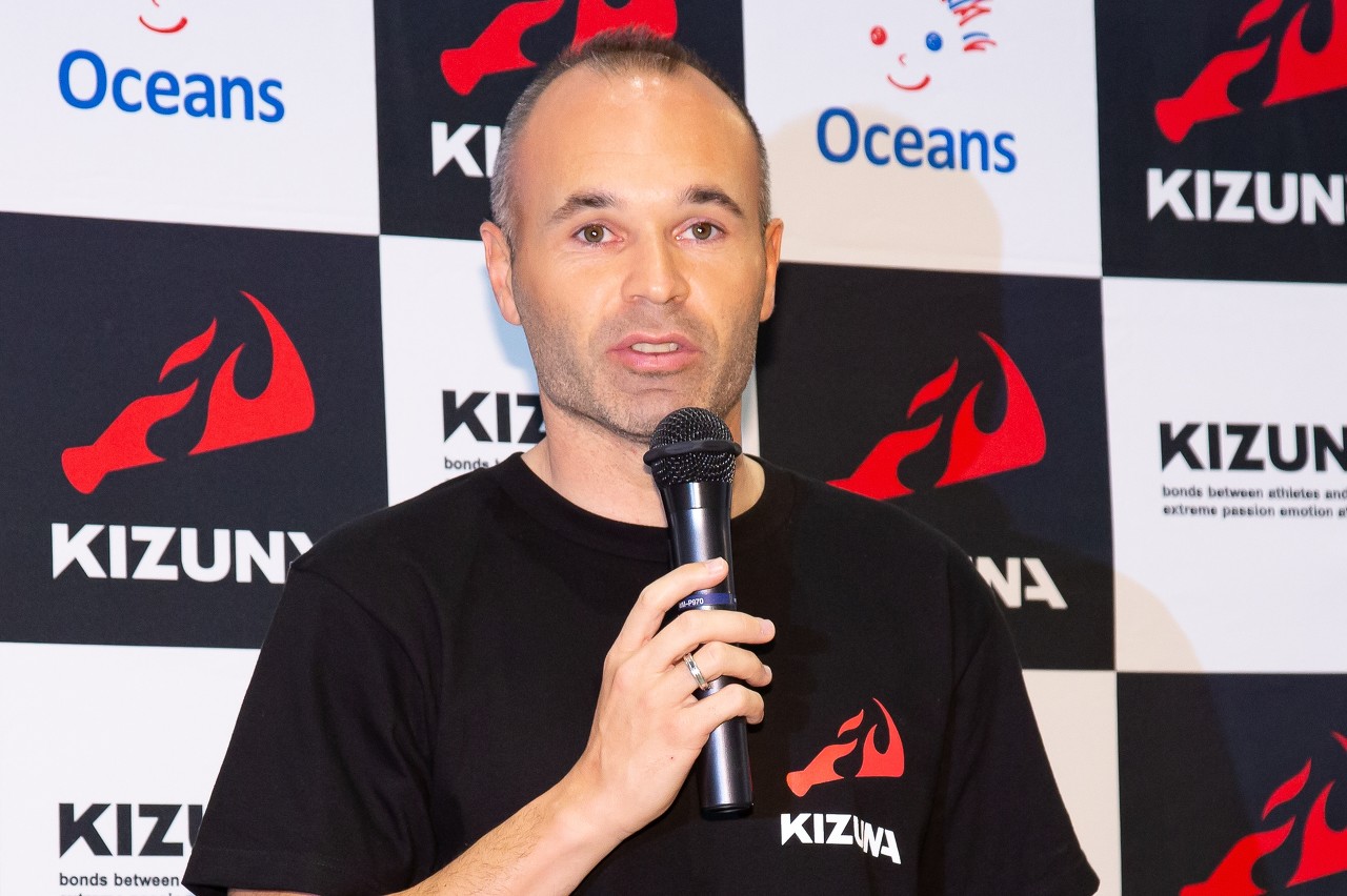 伊涅斯塔:本赛季看好巴黎和曼城有机会问鼎欧冠