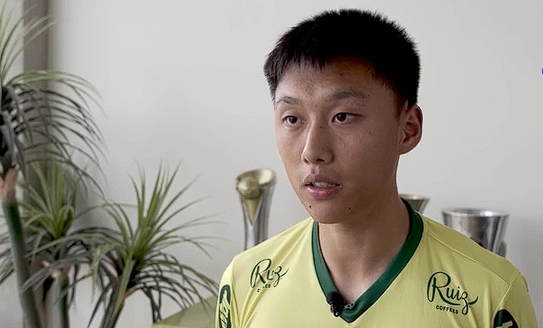 留洋小将肖俊龙:巴西足球氛围令人惊讶,为国家队效力是最大愿望