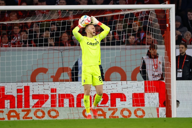 弗赖堡门将弗莱肯2022年完成12场零封,为德甲门将之最