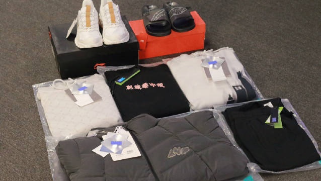 LNG俱乐部给选手的新年礼物：全套李宁衣服裤子鞋子