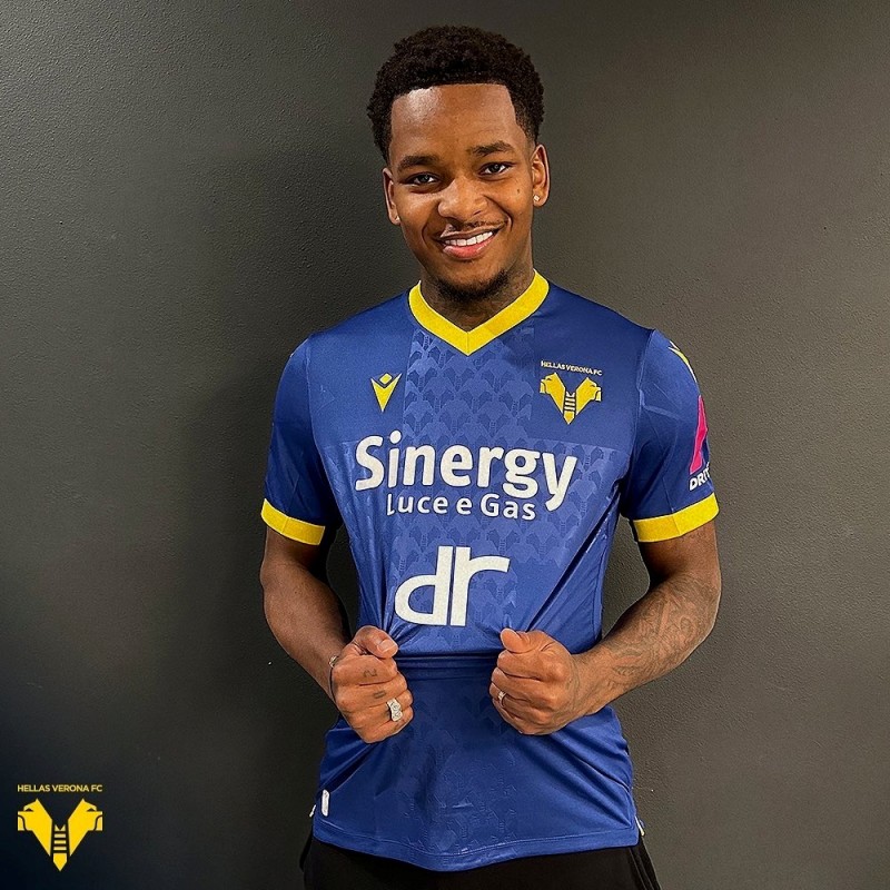 官方：多特外租前锋布拉夫至维罗纳到本赛季结束