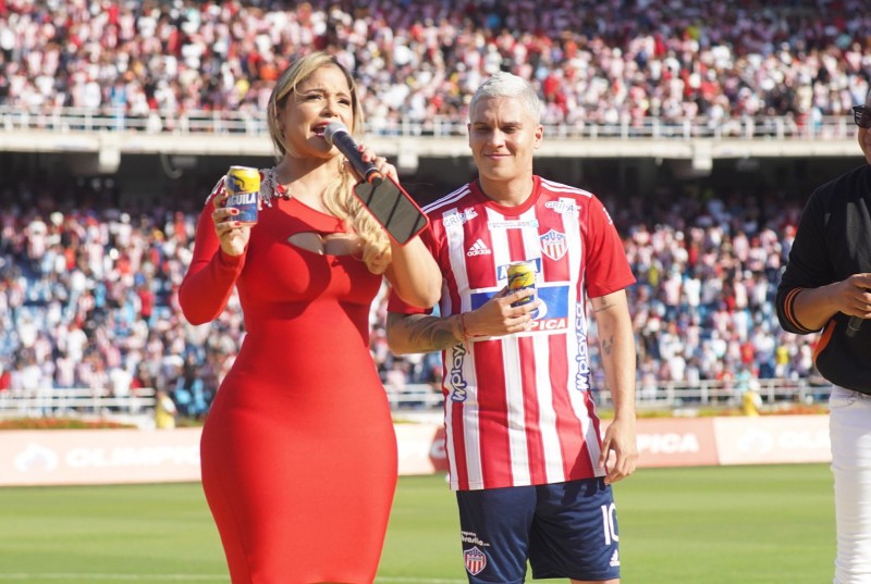 ?前深圳外援金特罗亮相新球队,眼神迷离&疑紧盯女主持人胸部