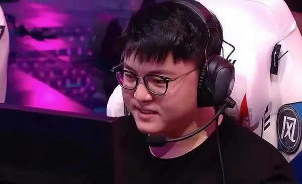 UZI看马老师吃鸡：为啥打不死人？因为马老师没看过55开直播！