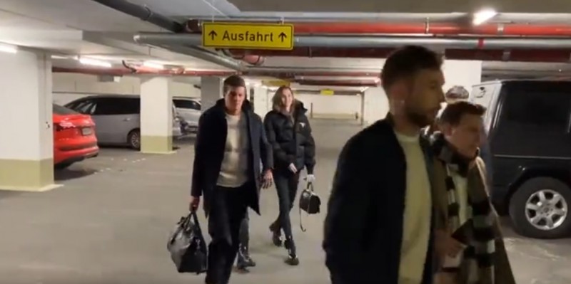 接近官宣!索默抵达慕尼黑准备接受体检