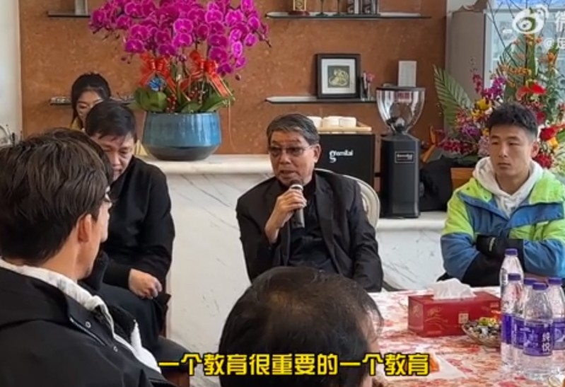 徐根宝寄语弟子要懂得感恩:哪怕人家帮过你一次,也要牢记心上