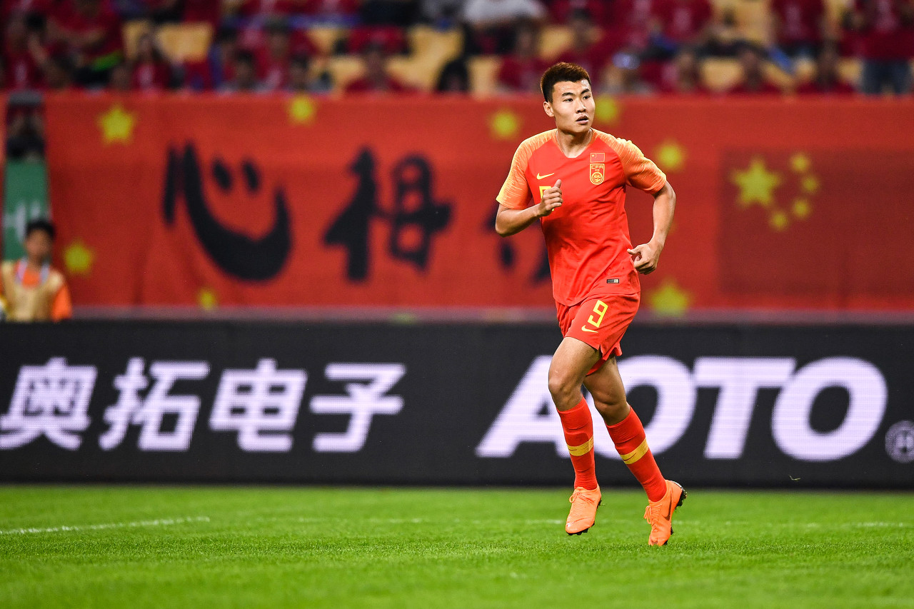 董学升两年半后再度更新社媒,定位海南疑似回应涉李铁案跑路传闻