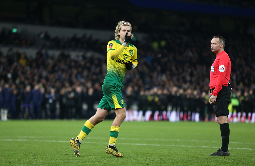 足球转会网:流浪者与诺维奇谈妥转会费,坎特维尔将转战苏超