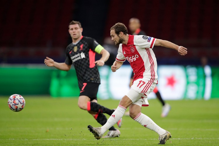 德媒:马兹拉维患病促使拜仁加速签下布林德,布林德主踢左后卫