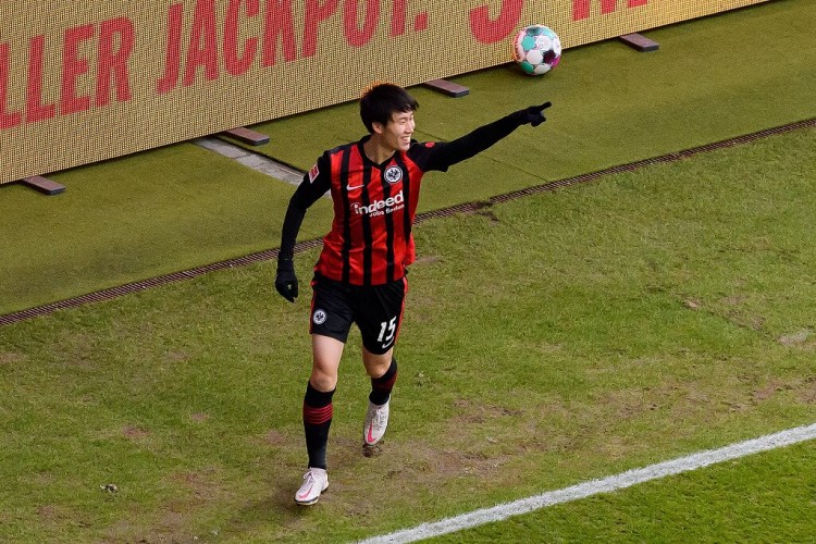 葡媒:镰田大地经纪人与本菲卡代表进行谈判,有望夏窗免费加盟