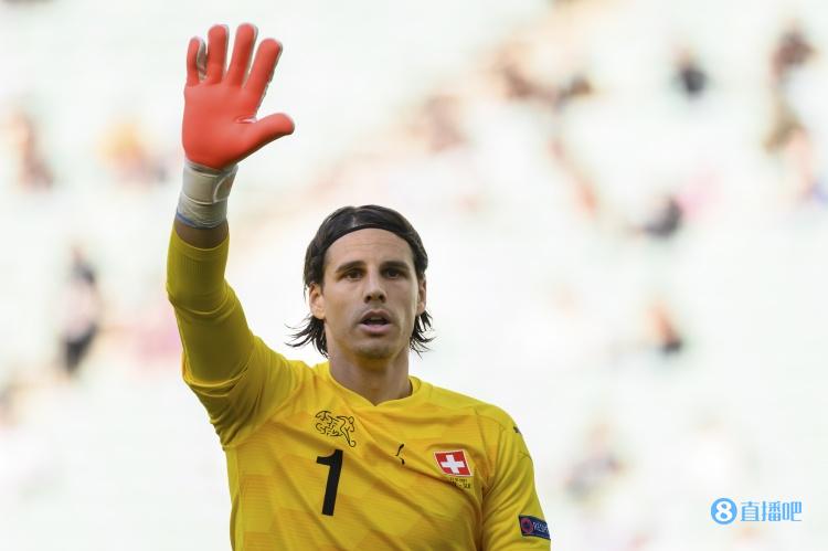 记者：索默转会拜仁取决于门兴能否签下奥姆林，未来两天很关键