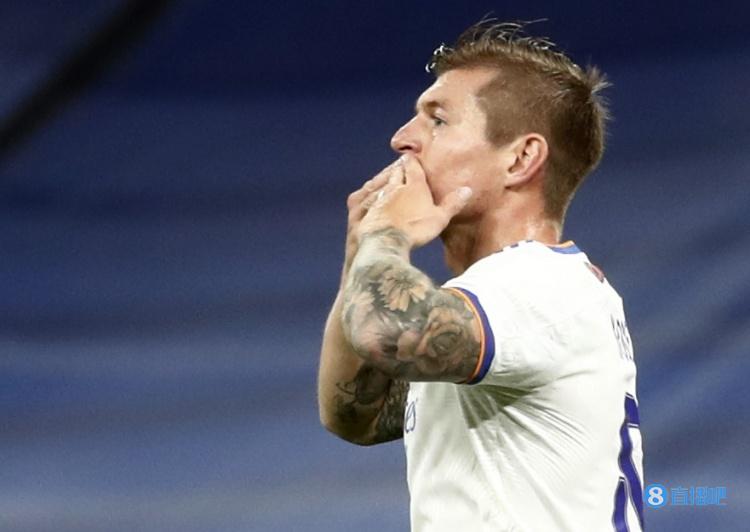 克罗斯更新社媒送新年祝福:祝大家2023年健康快乐