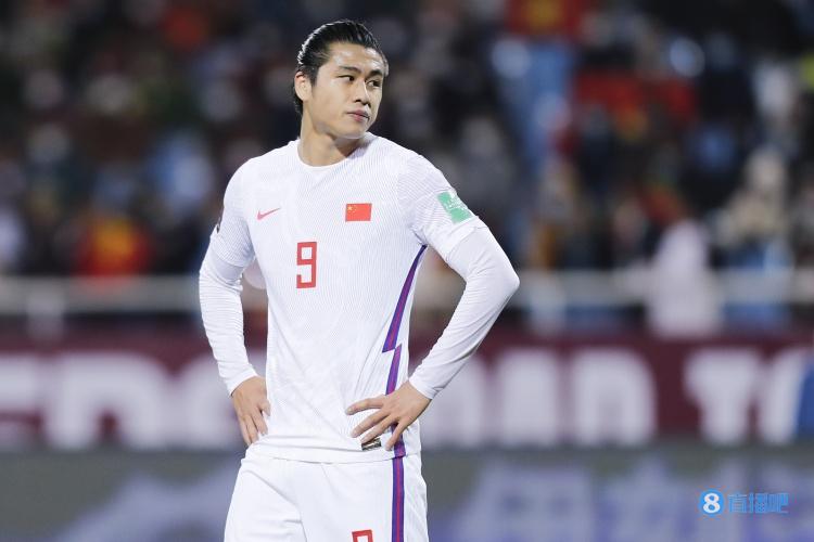 媒体人:国内联赛给不出以前的大合同,逼迫张玉宁等球员考虑留洋