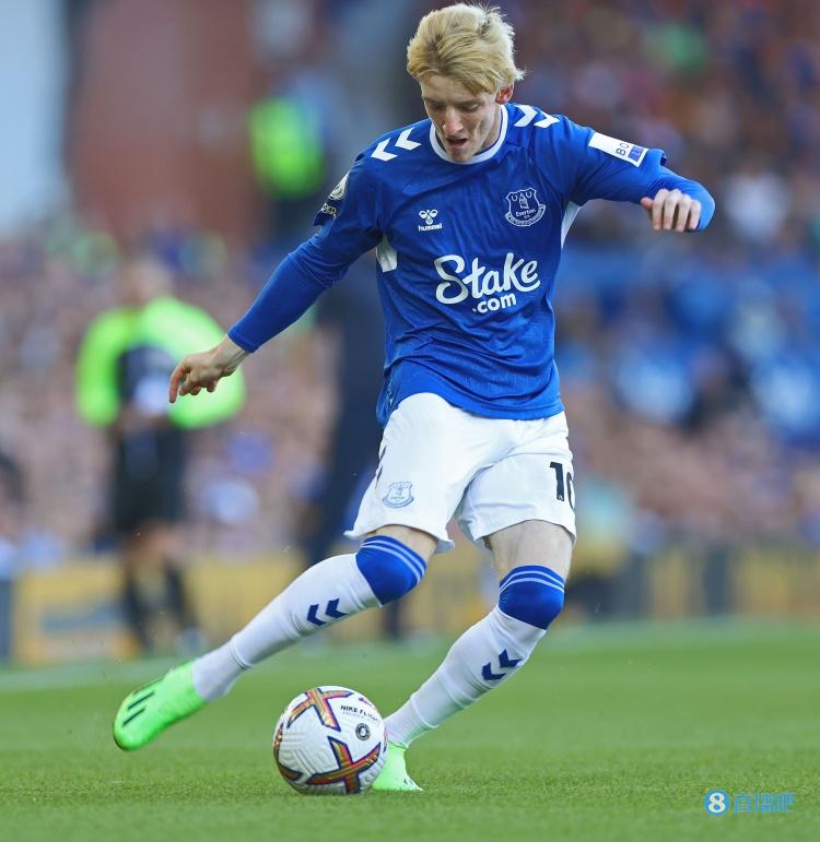 罗马诺：埃弗顿向戈登提供新合同，切尔西现阶段不会考虑他