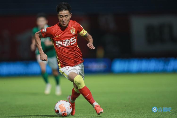 体坛:韦世豪、杨立瑜、严鼎皓等球员大概率离队,有人期待留洋