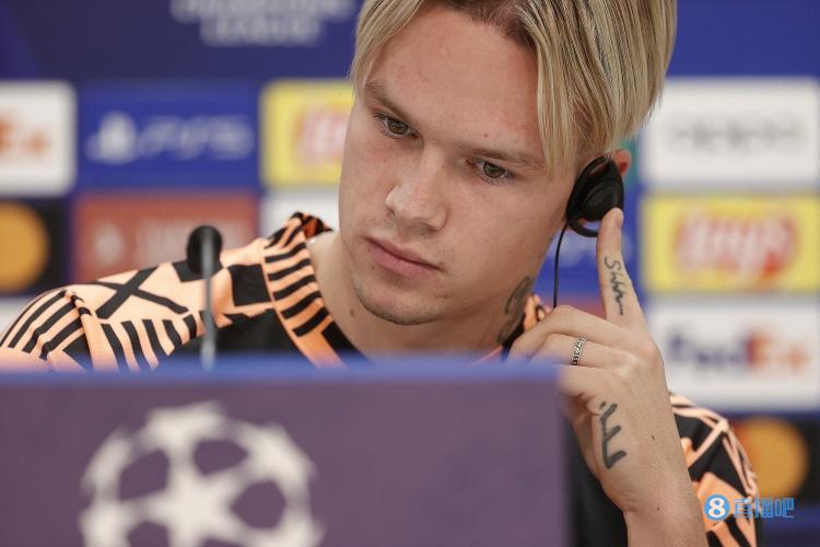 罗马诺:穆德里克当地时间今晚抵达伦敦,明天体检&完成正式签约