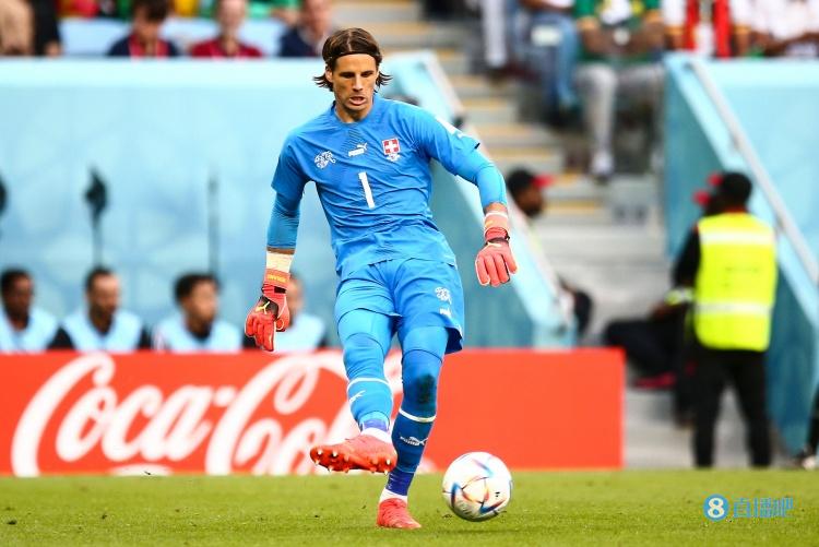 法尔克:拜仁可能在今天敲定索默,转会费800万欧加100万欧浮动