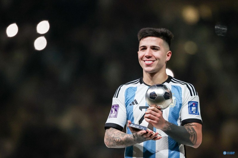 TyC记者:恩佐已告知本菲卡想加盟切尔西,两队未来几天继续谈判