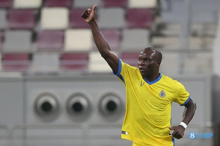 记者:阿布巴卡尔今天将与利雅得胜利会面谈判,愿放弃部分薪水