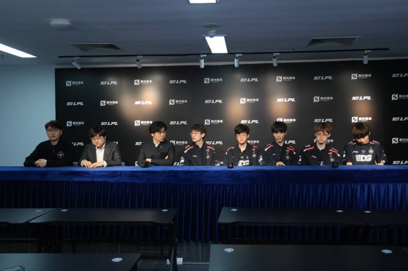 EDG赛后群访 Ale:感觉大家第一把没睡醒 第二把正常打还是能赢的