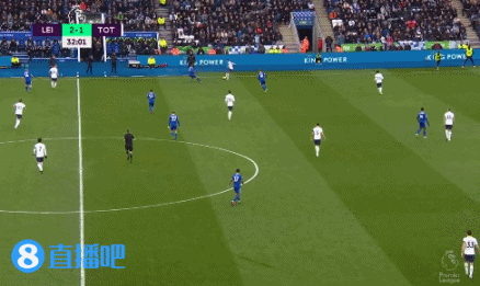 ?什么卧底行为....卡斯塔涅踉跄将球踢出底线，险些乌龙