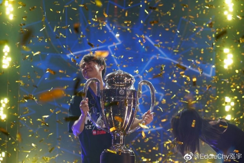 十年前挨批"星际之差,尤甚男足"..十年后李培楠夺冠,国足依旧..