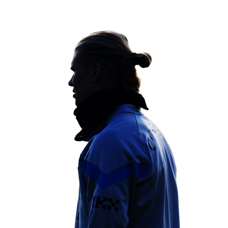 伤势无碍?曼城官方晒图:哈兰德身穿训练服参与球队训练