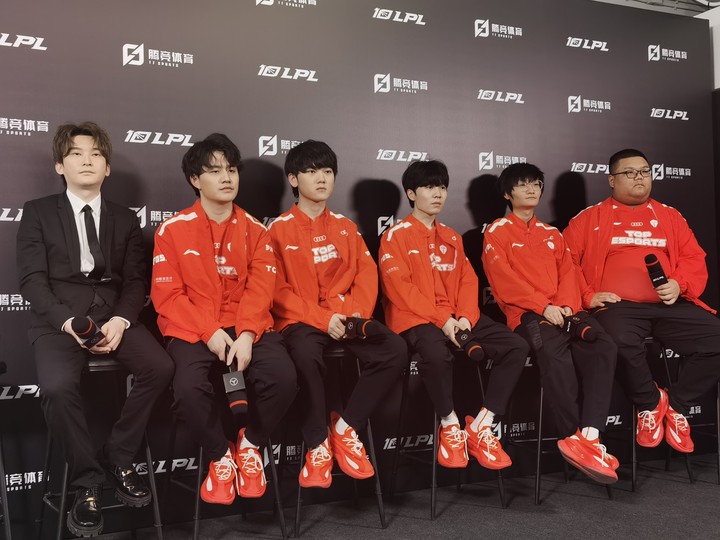 TES群访 Rookie:对阵JDG失利是打得没对面好 团战应对得不好