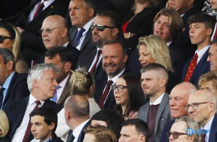 太阳报:不确定格雷泽家族是否真想卖曼联,若是真的也是高价出售