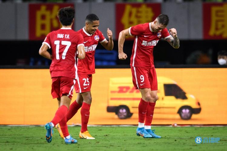 记者:梅州客家也没钱了 广州城至今没有归队时间表