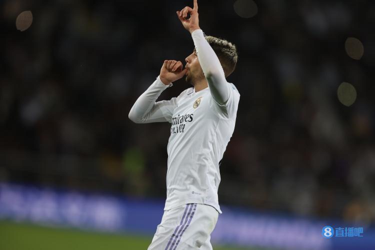 巴尔韦德“吸手指”庆祝进球,其妻证实自己腹中胎儿已转危为安