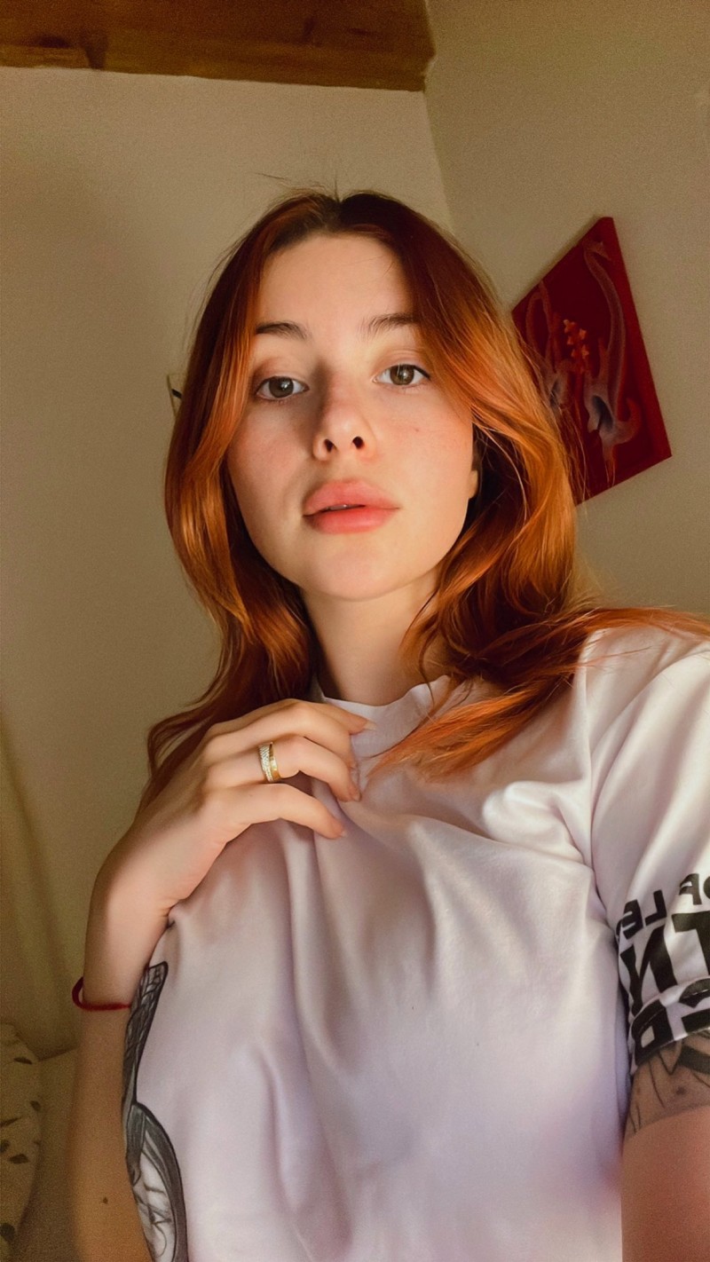 Upset妻子近照:早上好呀☀️?