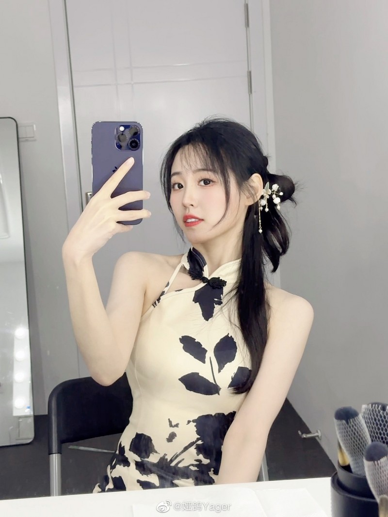 永劫无间赛事主持娅鸽晒照：这个天气 又冷又热