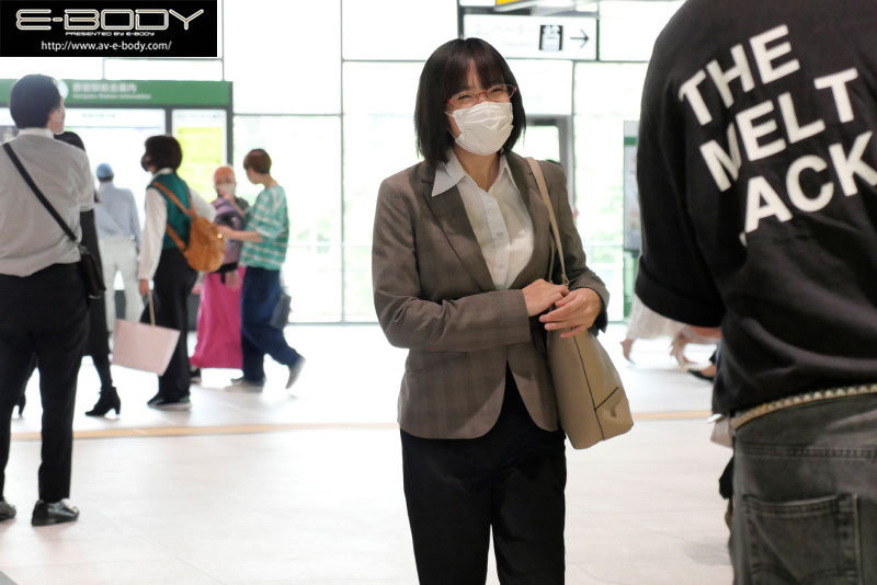 (EBOD-961)E-Body还我漂漂拳!乡土味的公务员变成了身材教科书的尤物!