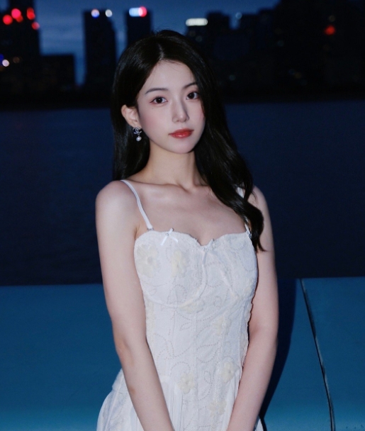 Crisp疑似女友照片合集 你觉得是男才女貌还是炒作或误认?