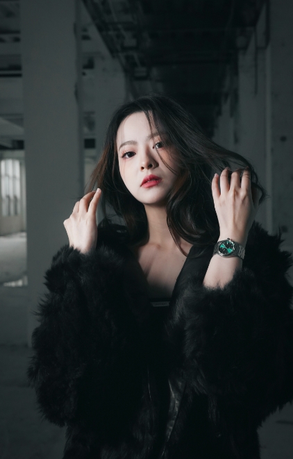 不整活颜值叭叭提升 解说Kris着黑貂绒冷艳无情