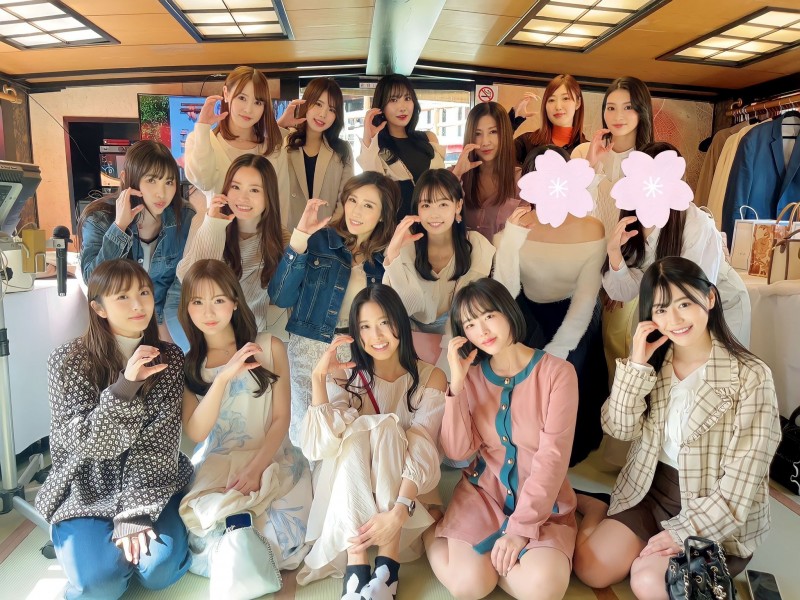 C-More女优总动员、一张照片说明四件事!