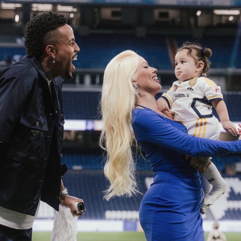 用爱疗伤❓传闻米利唐养伤期间与前女友同住,后者出面回应