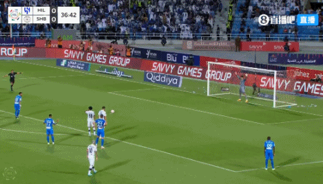 内马尔失点!米林科维奇造点,内马尔小碎步点射被扑出