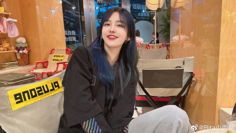 解说Rita晒照:在干嘛呢 . .