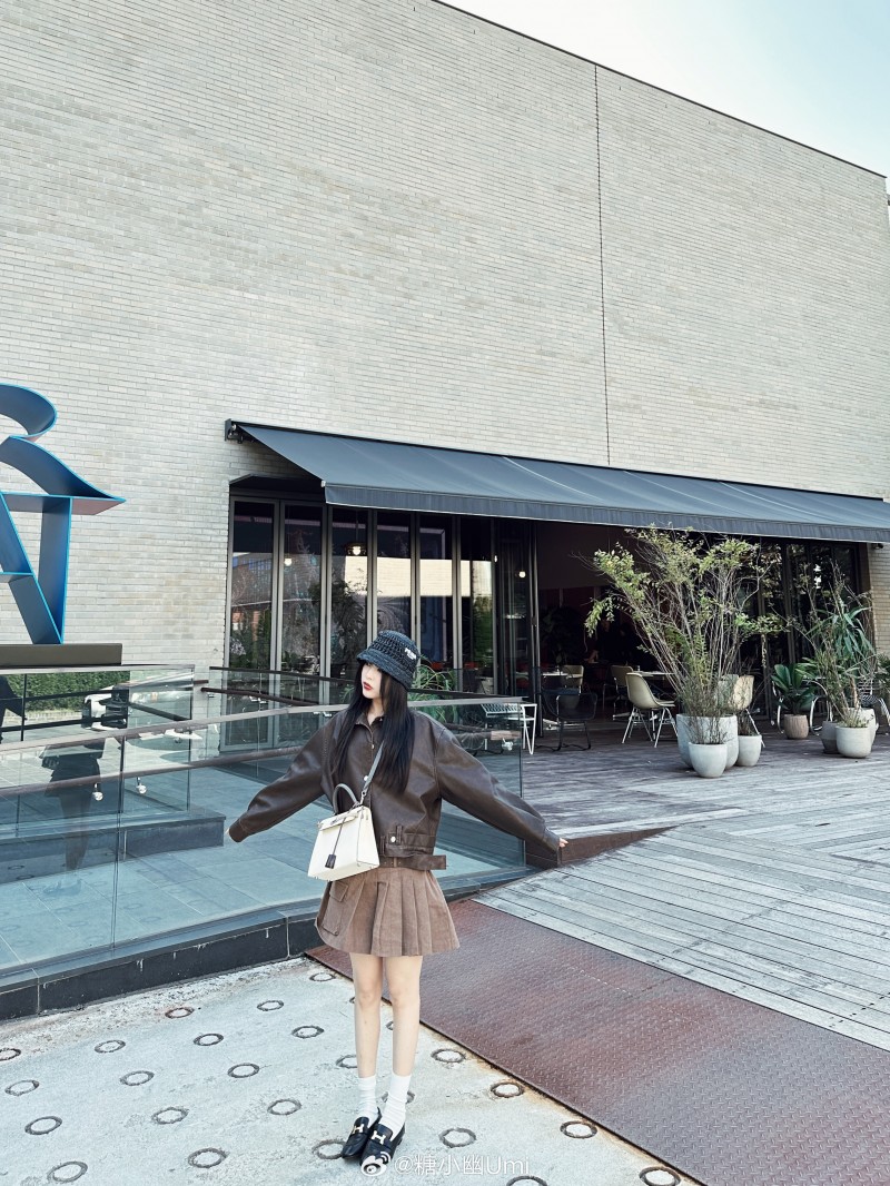 Doinb妻子糖小幽晒照:首尔city walk,嘿嘿