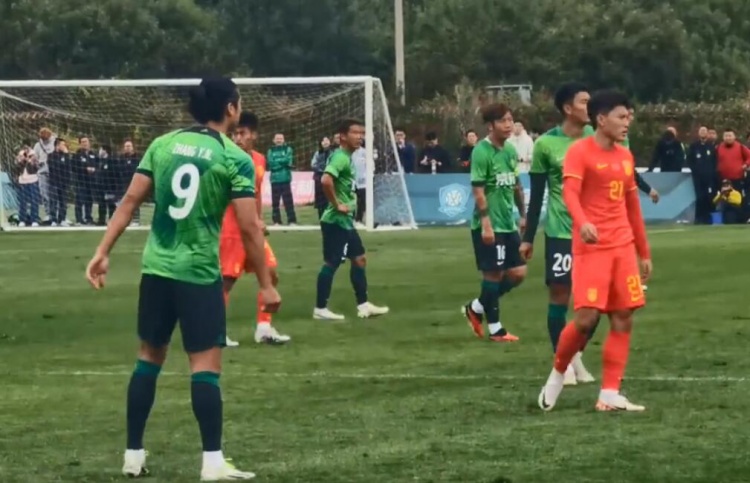 热身赛-法比奥、池忠国破门&张玉宁复出,国安2-1逆转击败国奥