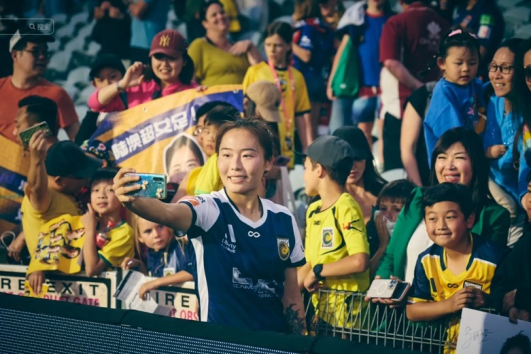 乌日古木拉晒澳女超首秀照:谢谢到场的球迷,希望运气用在后面