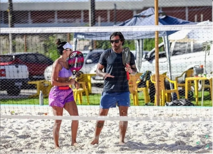 巴媒：高拉特成为沙滩网球竞技场合伙人，并搭档妻子赢得混双冠军