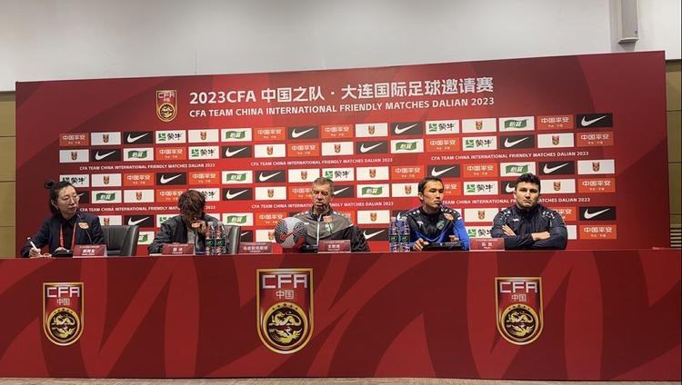 乌兹别克主帅：没特别注意中国队动态 世界杯名额增加但竞争激烈