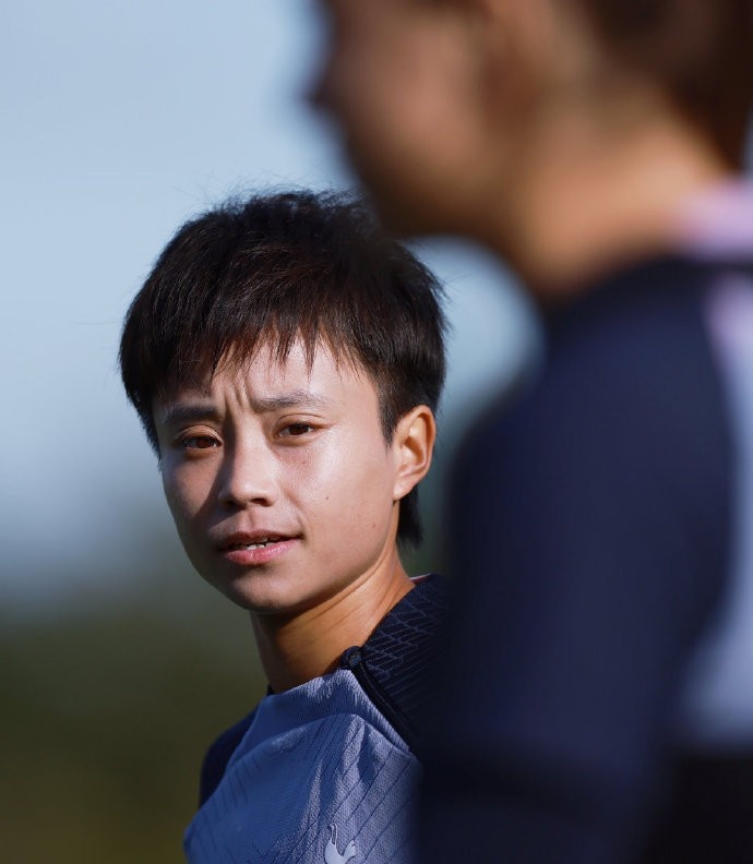 北青:张琳艳21日替补登场完成女足英超首秀,22日回国备战奥预赛