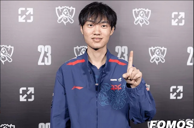 Knight:LCK的四个中单从对线开始就具有攻击性,需要时刻小心